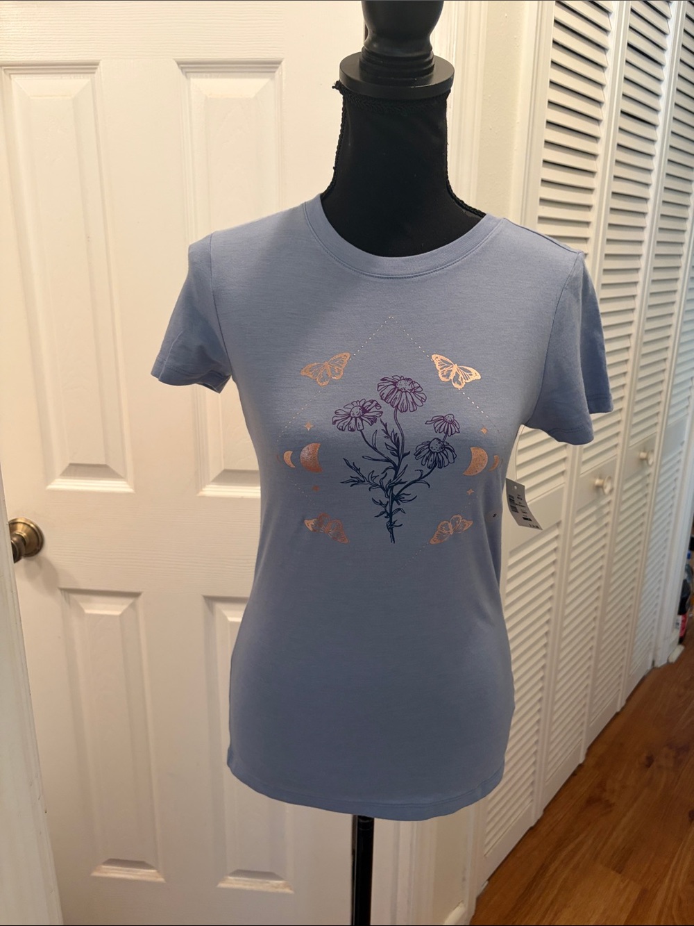 Aeropostale Classic Crew Floral Butterfly Foil Graphic Tee